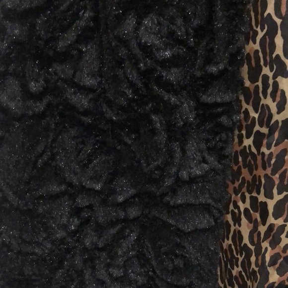 Betsy Johnson loversVintagefaux  fur-like vest embossed w black shimmery roses. - Picture 8 of 10